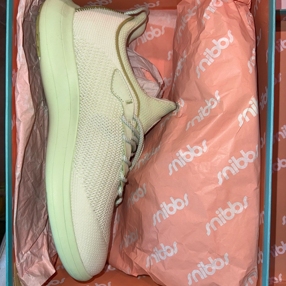 Snibbs Men's Light Green Sneakers